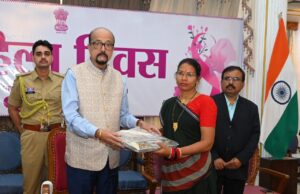 ‘नारी शक्ति इस देश के विकास की धुरी, अंतिम पंक्ति की महिलाओं तक विकास पहुंचाने के लिए हम कृत संकल्पित‘‘- राज्यपाल श्री डेका