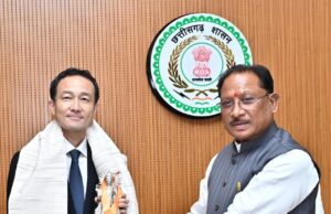 मुख्यमंत्री श्री विष्णु देव साय से जापान दूतावास के राजनीतिक मामलों के मंत्री श्री आबे नोरिआकि ने की सौजन्य मुलाकात