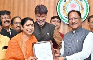 मुख्यमंत्री श्री विष्णु देव साय से नवनिर्वाचित राज्यसभा सदस्य श्रीमती लक्ष्मी वर्मा ने की सौजन्य मुलाकात