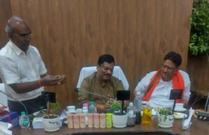 बस्तर और सरगुजा में औषधीय पौधों की योजनाओं का होगा विस्तार : श्री विकास मरकाम